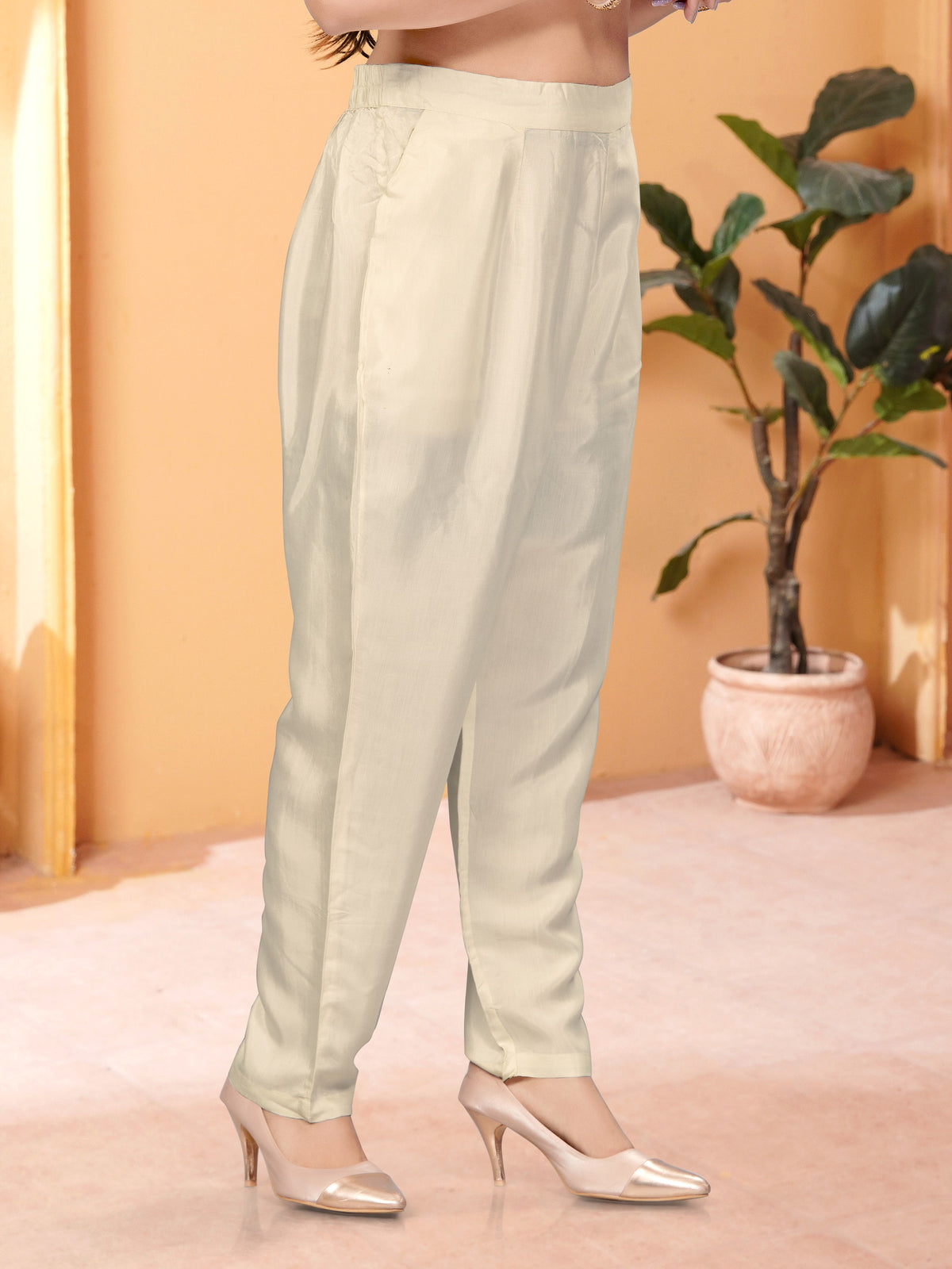 Beautifull Suit With Heavy Work On Kurta And Floral Dupatta